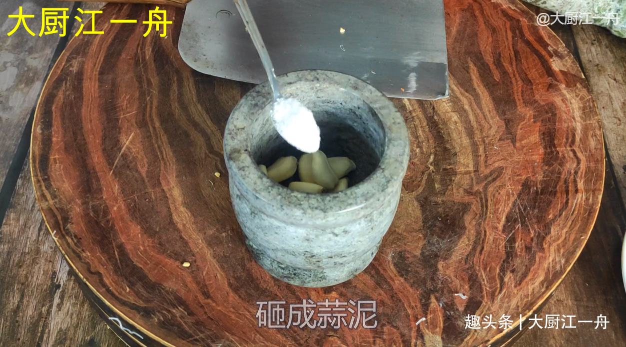 怪不得饭店的凉拌菠菜那么好吃?原来做法有诀窍,3分钟就学会