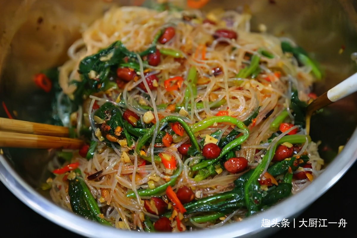 怪不得饭店的凉拌菠菜那么好吃?原来做法有诀窍,3分钟就学会