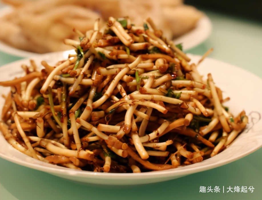 惊蛰节气,鱼腥草正当时,一次多买点凉拌着吃,给家人尝尝鲜