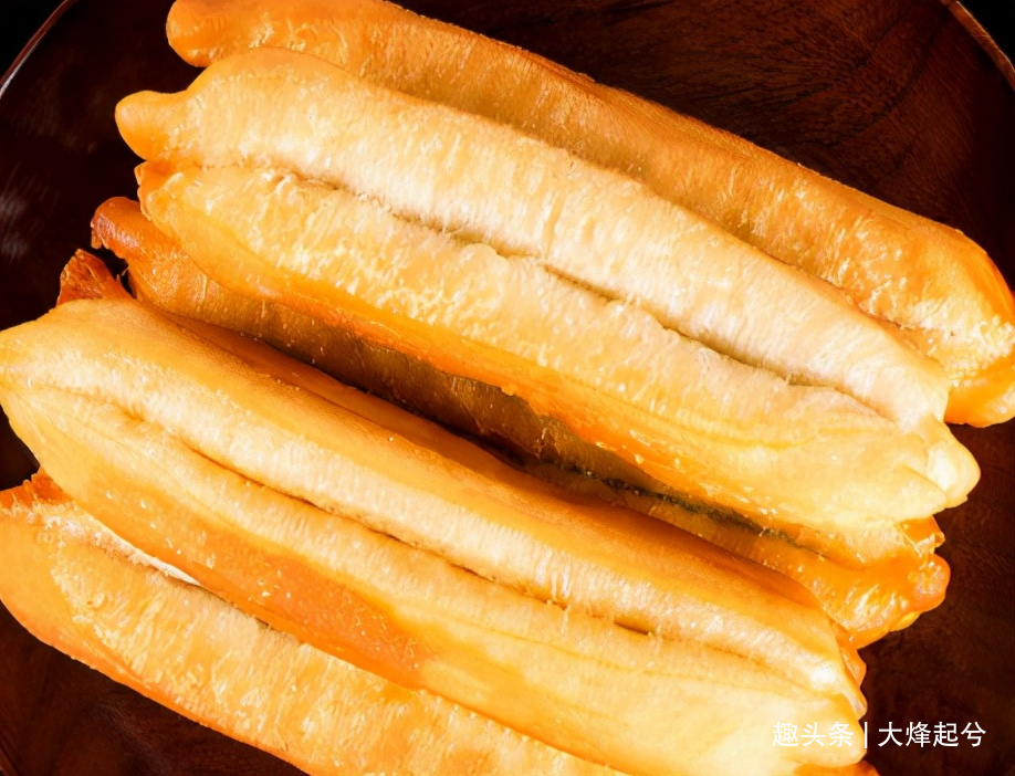 原来炸油条如此简单,不放泡打粉,油条照样蓬松酥脆,外酥里嫩