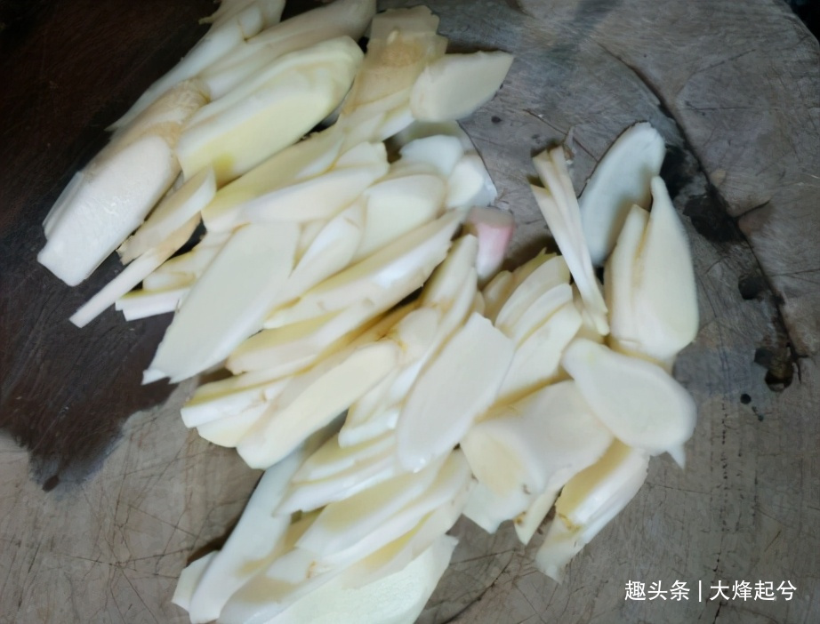 春天,别忘了吃生姜,教你1个简单做法,放得久不坏,随取随吃
