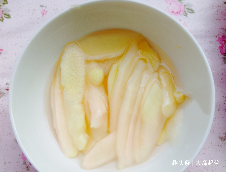 春天,别忘了吃生姜,教你1个简单做法,放得久不坏,随取随吃
