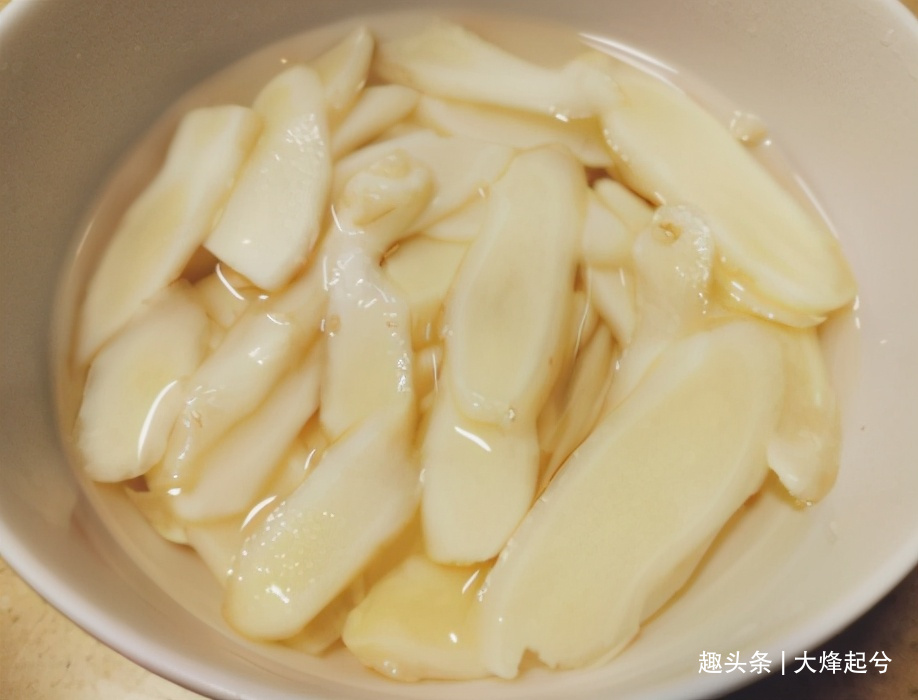 春天,别忘了吃生姜,教你1个简单做法,放得久不坏,随取随吃