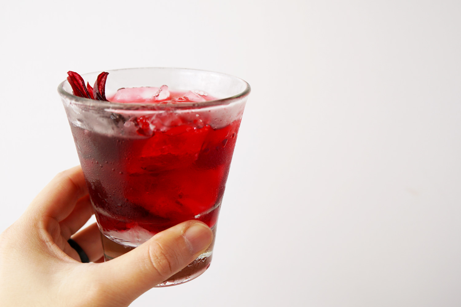 医生辟谣:体内的尿酸只有20%来自于食物,所以控制饮食没有用