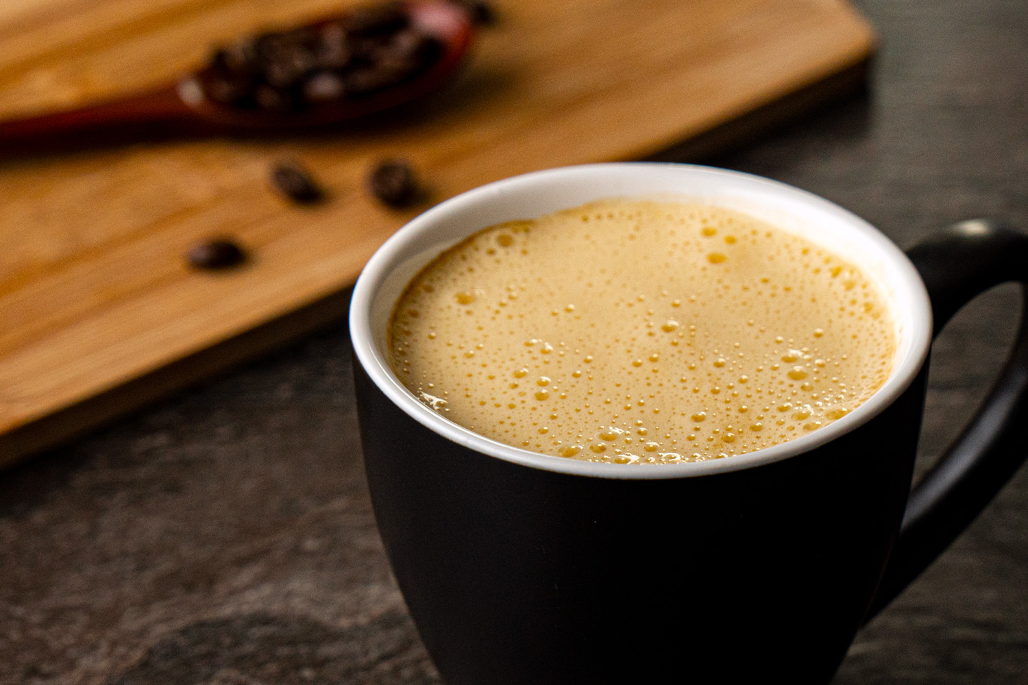 医生辟谣:体内的尿酸只有20%来自于食物,所以控制饮食没有用