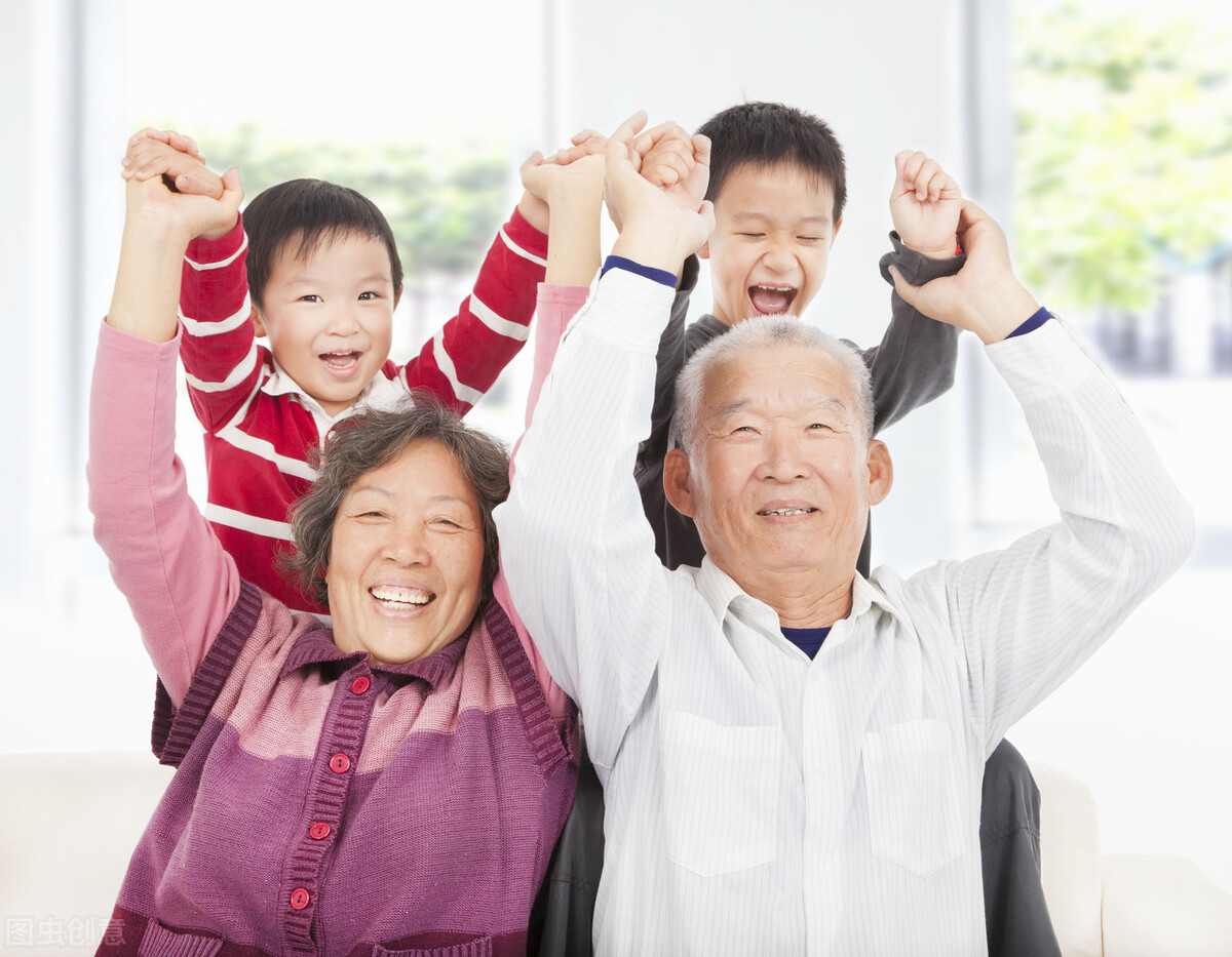 家里的老年人注意:要坚持这4种健康生活的方式,为健康助力