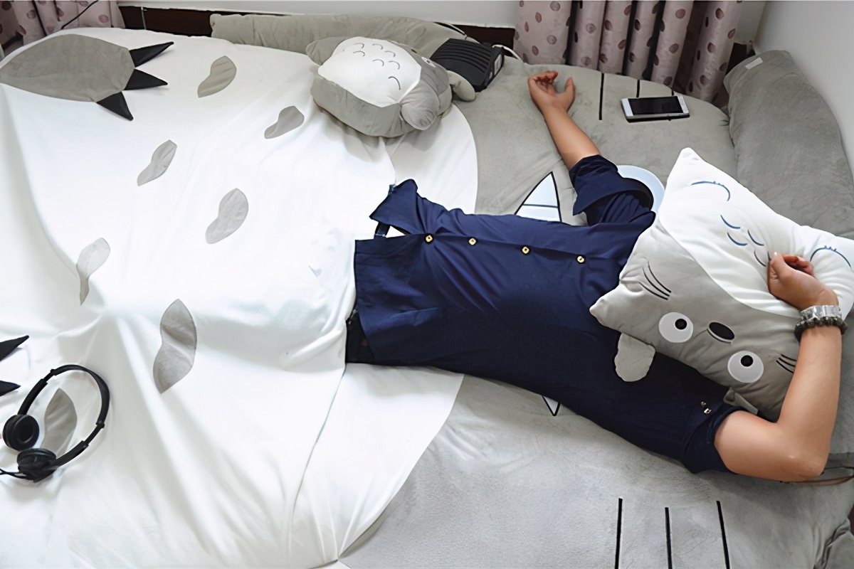 指甲上出现竖纹,是咋回事?月牙的多少,与健康有关?