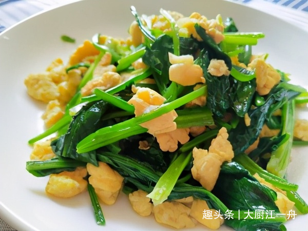 菠菜吃了20年,这做法头次见,酱香浓郁,下饭神器,你不学吗