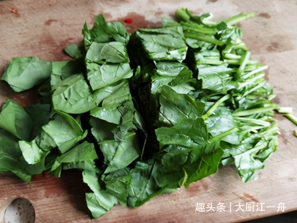 菠菜吃了20年,这做法头次见,酱香浓郁,下饭神器,你不学吗
