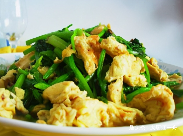 菠菜吃了20年,这做法头次见,酱香浓郁,下饭神器,你不学吗