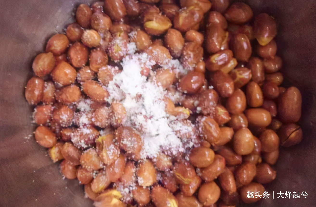 炒花生米,不要着急下锅,牢记“三点技巧”,花生米更香更酥脆