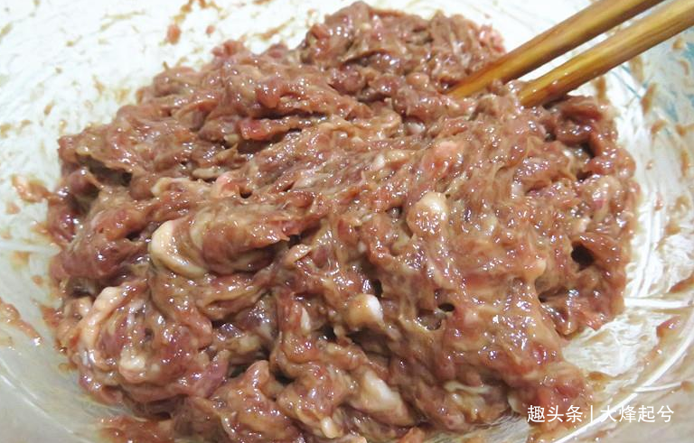 做韭菜猪肉馅饺子,记住“4要点”,韭菜不出水,饺子鲜香味道好