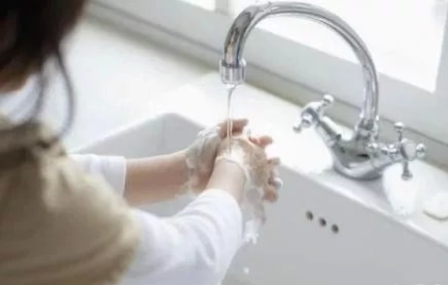 如果皮肤科医生自己过敏了,她会这么做......