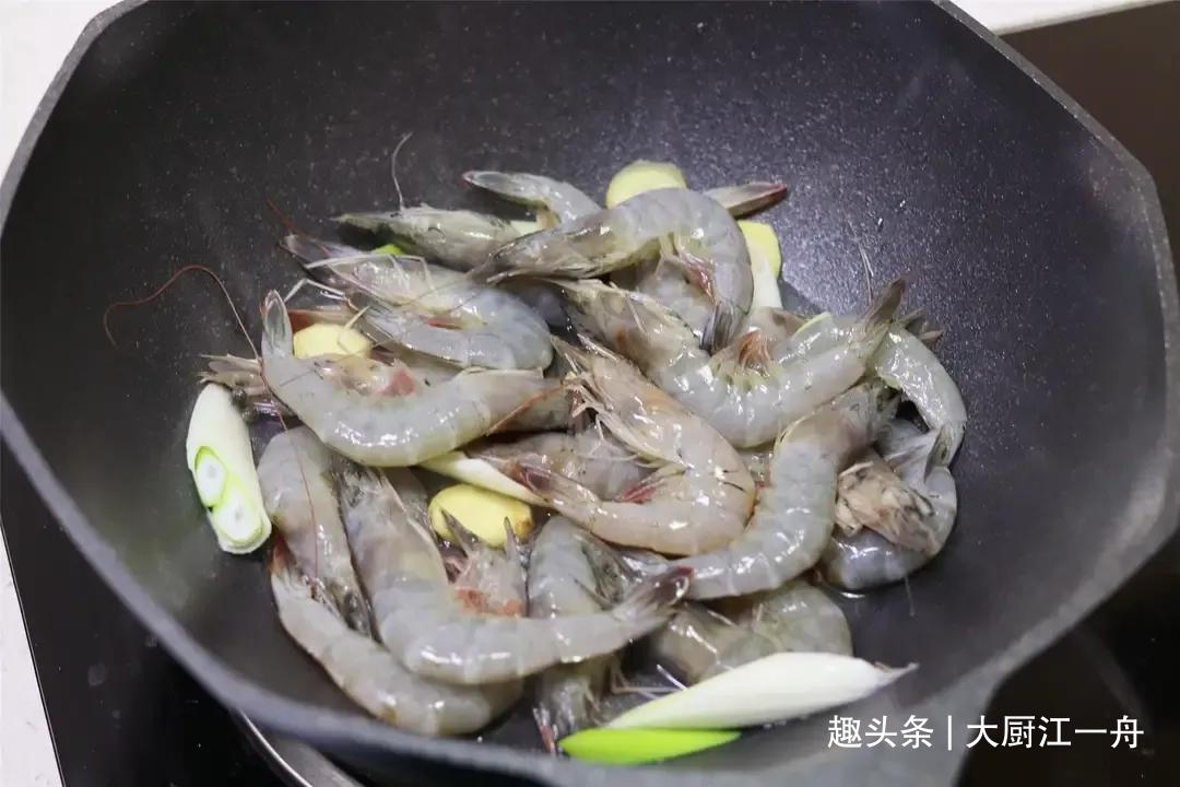 白灼虾切记不能加水，海边人都是这样煮虾的，你还不知道吗？