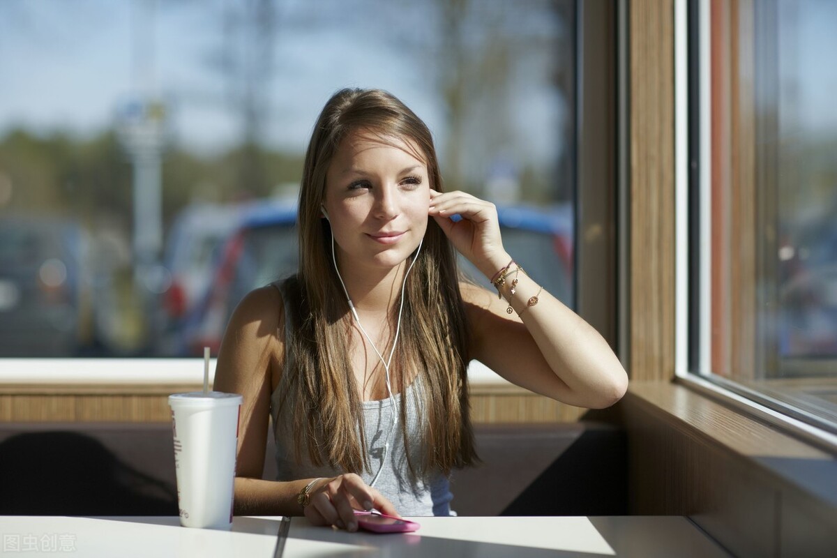 女性40岁后,若不想被别人喊“黄脸婆”,这6个小习惯需坚持