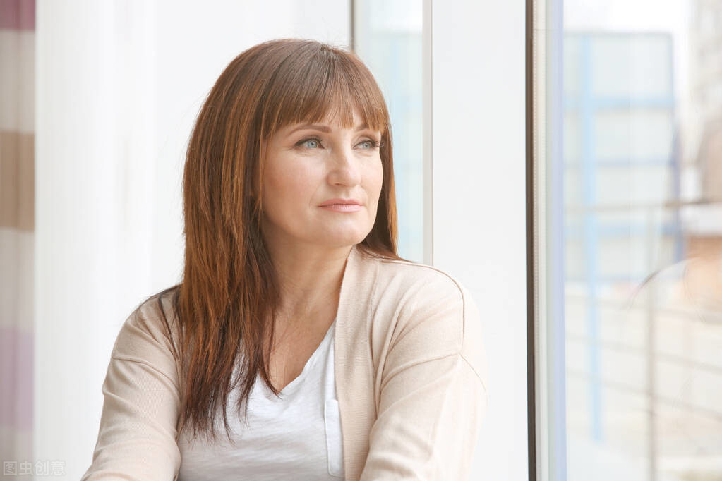 女性45岁后,若能做到“坚持3事,少吃2物”,更年期或会迟到