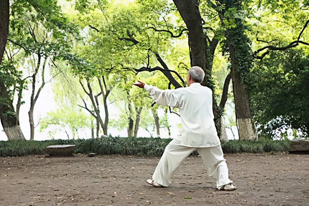 45岁到60岁,这个关键阶段,做好3件事,或能把握长寿黄金期