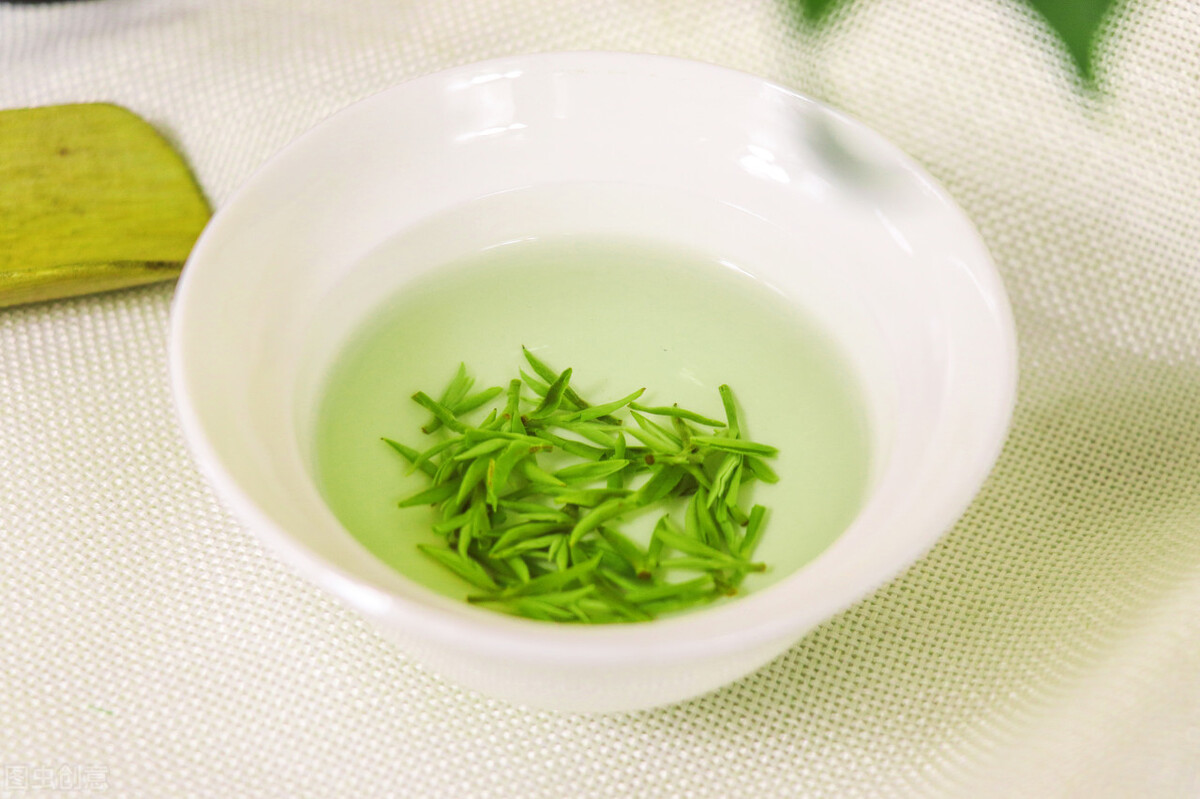 50岁之后,应该如何预防脑梗?医生不讲空话:做好这4点就能行