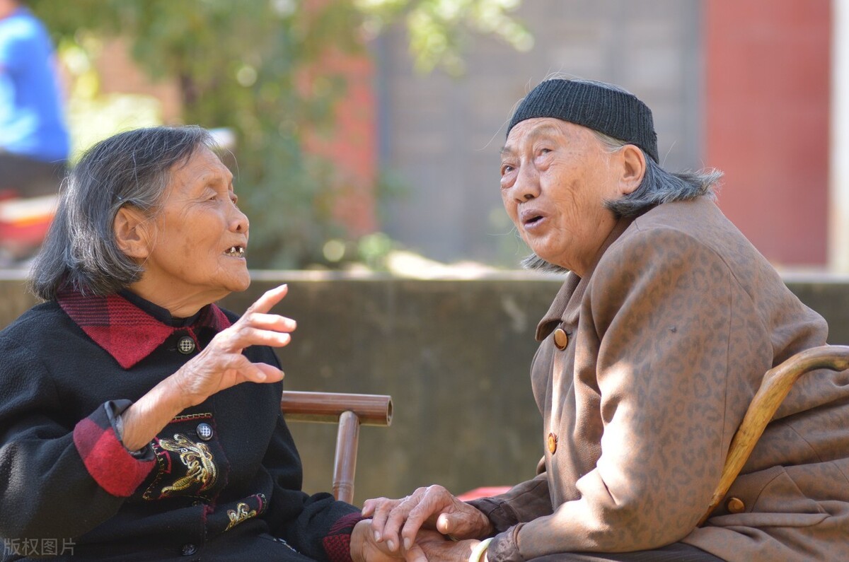 50岁之后,应该如何预防脑梗?医生不讲空话:做好这4点就能行