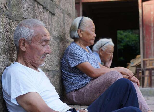 无论男女,40岁以后,坚持“3懒3勤”,健康或不请自来