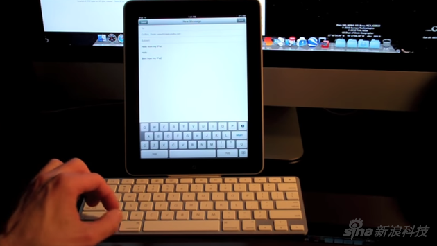 iPad初代可以通过30真接口跟底座链接,但仅能竖着用