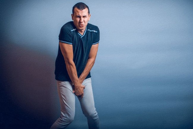 一喝水就想排尿,说明肾脏好还是不好?医生:教你3点科学判断