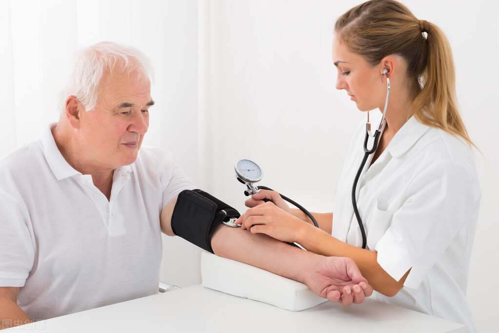 秋季早晚温差大,易患心脑血管病?中老年人要做好这4点来预防