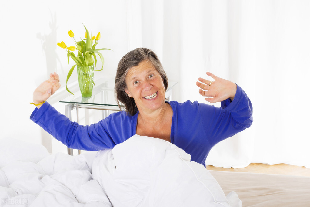 50岁以后,晨起不喝3种水,促进血液循环,身体更健康