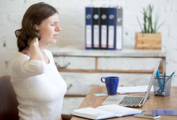 身体出现4种“症状”,颈椎或已受损严重,别再忽视了