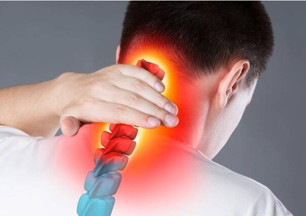 身体出现4种“症状”,颈椎或已受损严重,别再忽视了