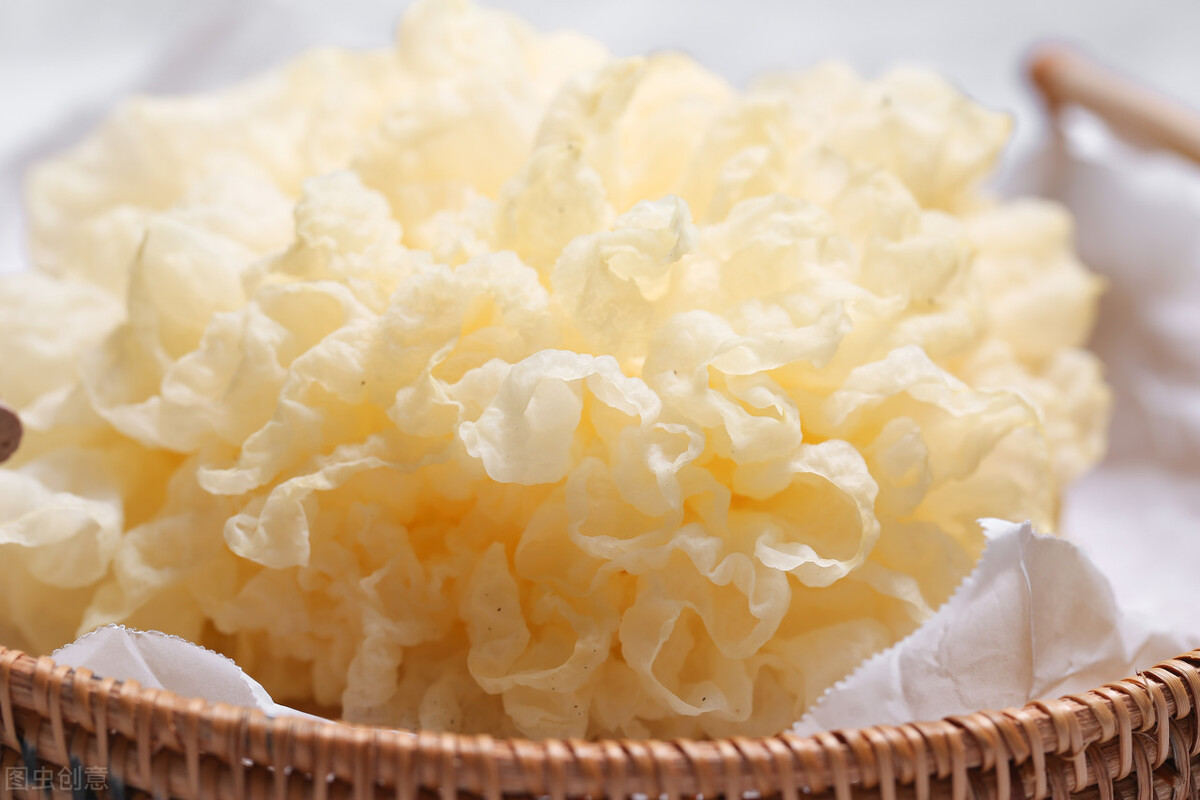 女性不想被称为“黄脸婆”?忍住3种食物,多吃4物也是关键