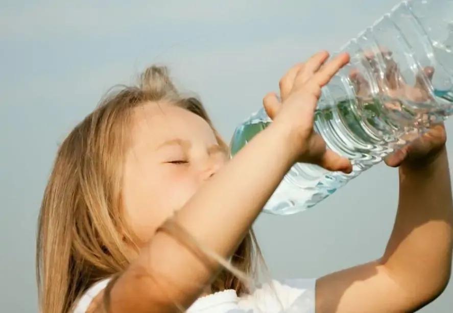 指甲上出现“竖纹”,或是这5个原因导致的,别总是瞎想