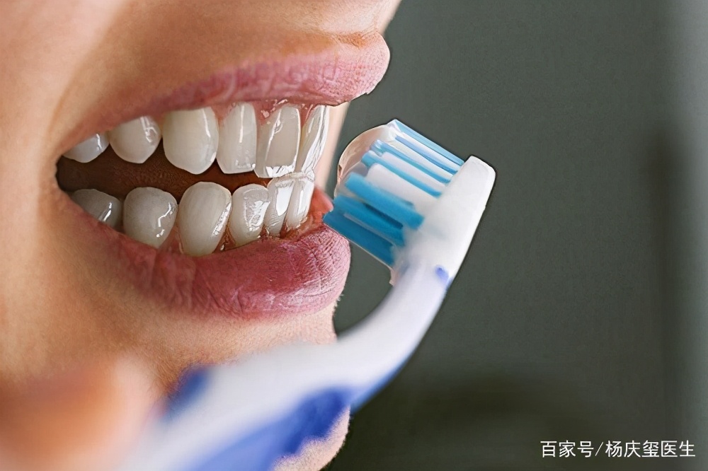 肝脏是否健康,看嘴能知晓?嘴里若有3种异常,或许要养护肝脏了