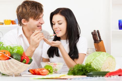 肝脏是否健康,看嘴能知晓?嘴里若有3种异常,或许要养护肝脏了