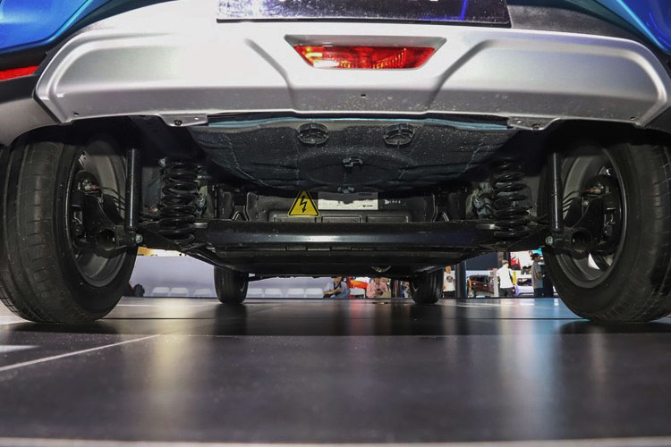 又一款纯电代步车上市,能上高速能走烂路,5门4座卖4万多