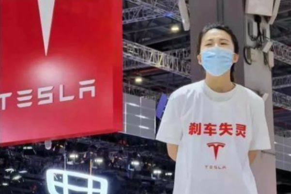 “失控特斯拉”背后富豪:身价千亿、逃兵役、泡女明星、有6个娃