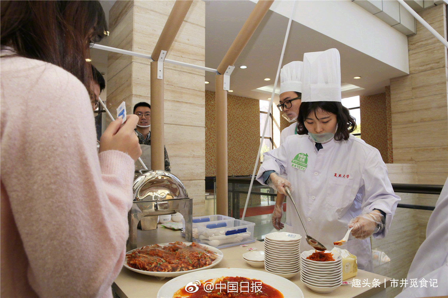 复旦大学的食堂有多实惠,粥3角,东坡肉3块2,上好大学太值了