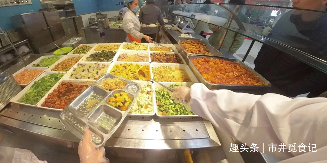 复旦大学的食堂有多实惠,粥3角,东坡肉3块2,上好大学太值了