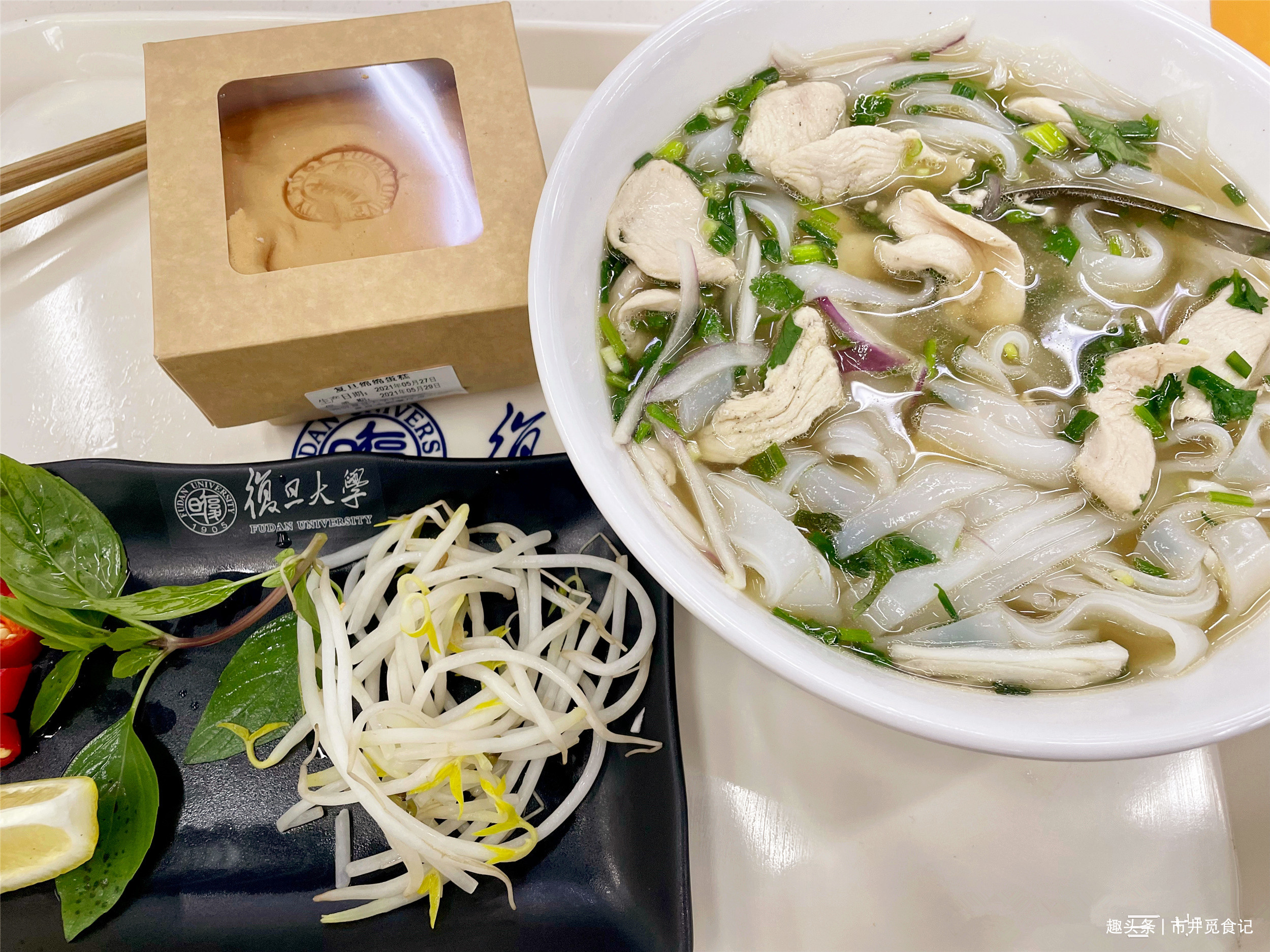 复旦大学的食堂有多实惠,粥3角,东坡肉3块2,上好大学太值了