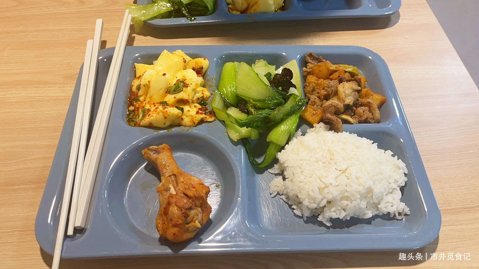 复旦大学的食堂有多实惠,粥3角,东坡肉3块2,上好大学太值了