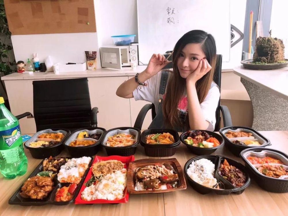 3 年前将“饿了么”卖给马云,套现 655 亿元的张旭豪,现在怎么样了?