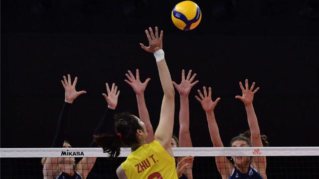 世联赛排行榜！中国女排连升两名，黑马掉队恐无缘四强