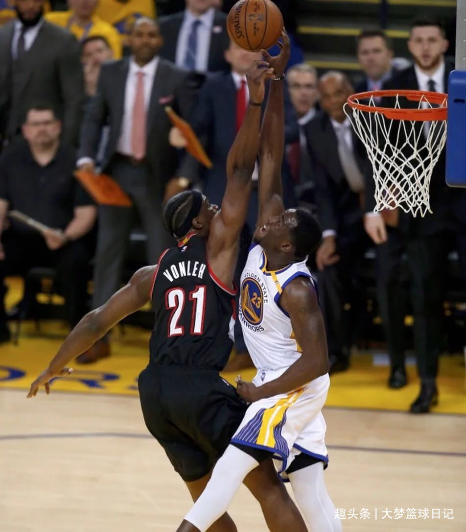 自成模版的男人|追梦格林2分12篮板19助攻的奇葩数据