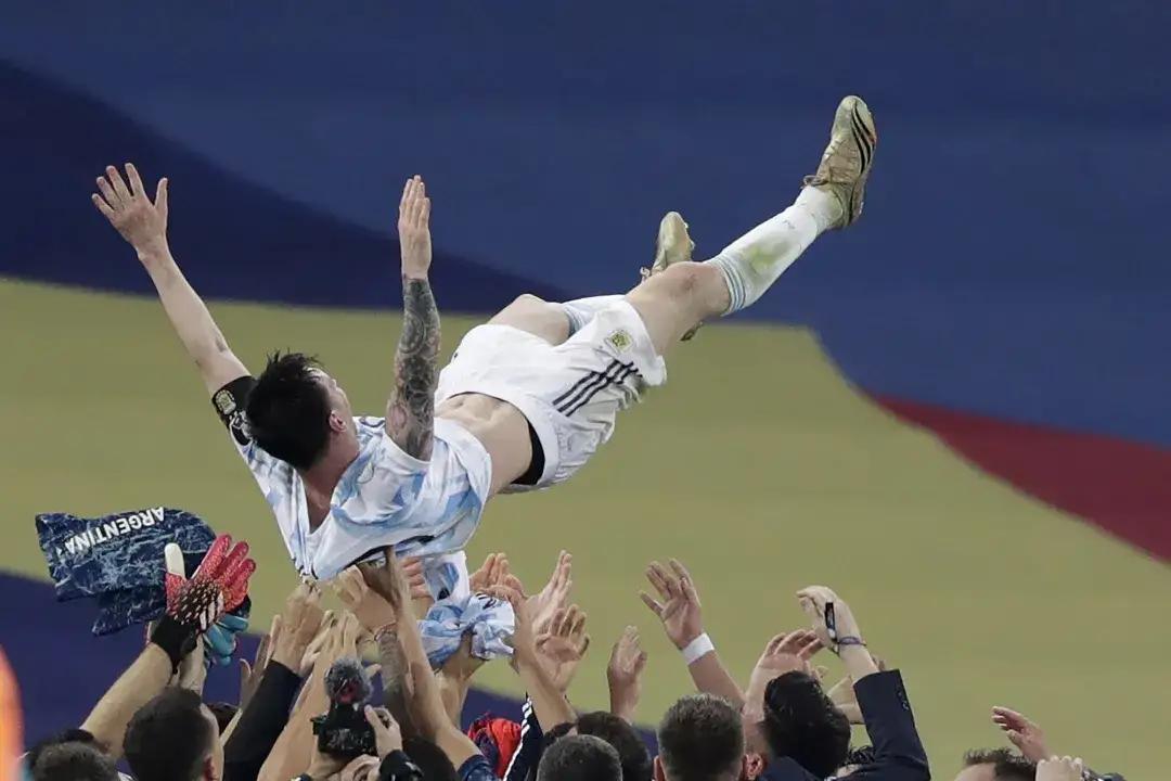 天佑梅西!五进大赛决赛终夺冠,球王称号实至名归