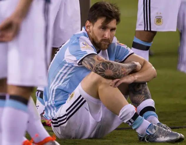 天佑梅西!五进大赛决赛终夺冠,球王称号实至名归