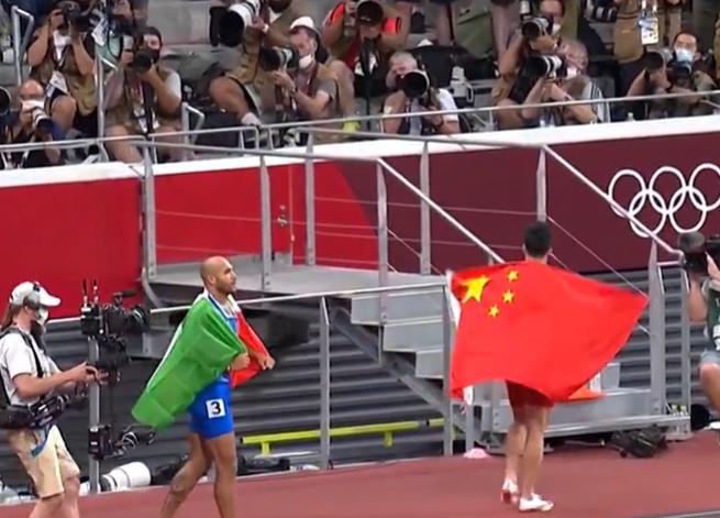 100米第6!苏炳添创造历史,披国旗庆祝,赛后哽咽:我完成了梦想
